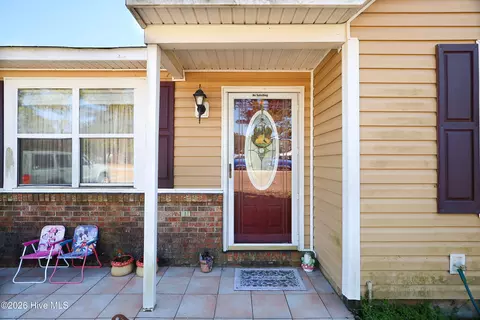 Exterior - 104 Crown Point Rd, Hubert, NC 28539 photo 2 of 4