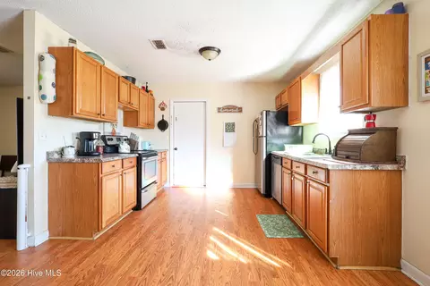 Kitchen - 104 Crown Point Rd, Hubert, NC 28539 photo 3 of 4