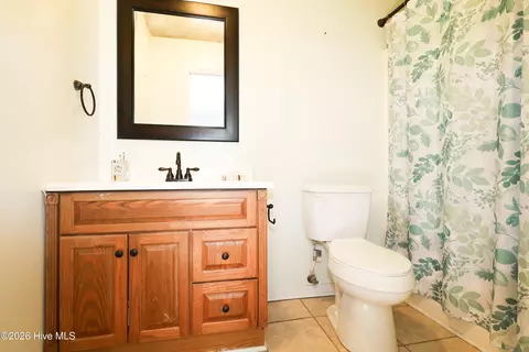 Bath - 104 Crown Point Rd, Hubert, NC 28539 photo 3 of 3