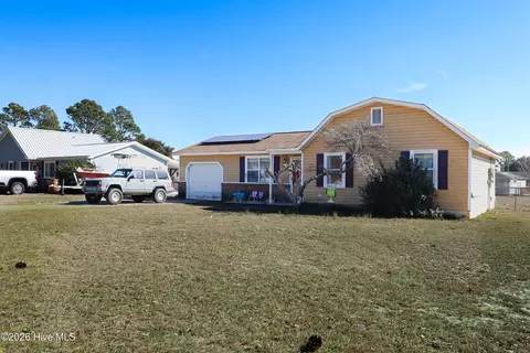 104 Crown Point Rd, Hubert, NC 28539