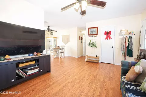 Living - 104 Crown Point Rd, Hubert, NC 28539 photo 2 of 2