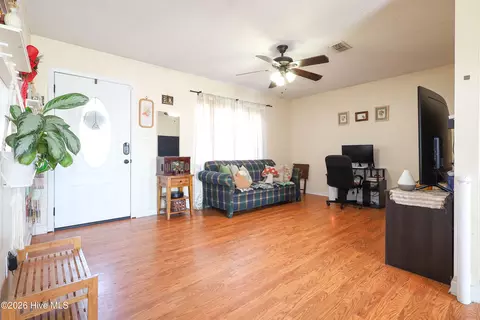 Living - 104 Crown Point Rd, Hubert, NC 28539 photo 1 of 2