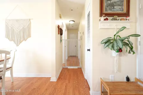 Entry Way - 104 Crown Point Rd, Hubert, NC 28539 photo 2 of 2