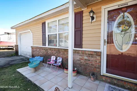Exterior - 104 Crown Point Rd, Hubert, NC 28539 photo 1 of 4