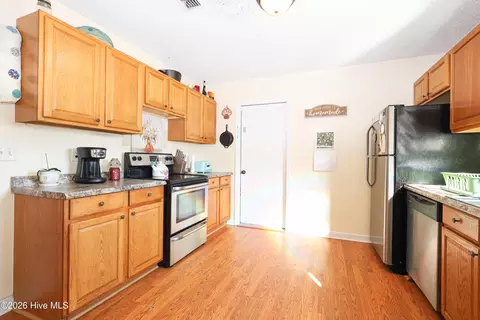 Kitchen - 104 Crown Point Rd, Hubert, NC 28539 photo 4 of 4