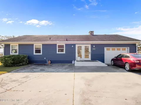 202 Pelican Dr, Newport, NC 28570