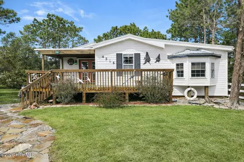 4516 Oak Crest Dr SE, Southport, NC 28461