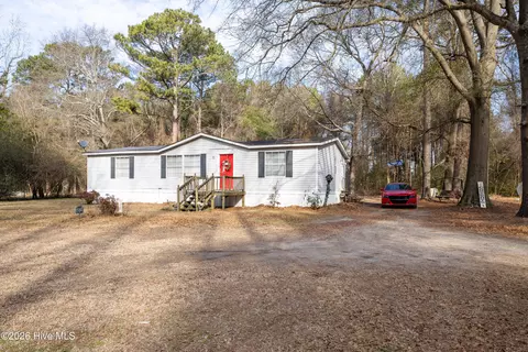 125 Cranberry Ln, Clinton, NC 28328