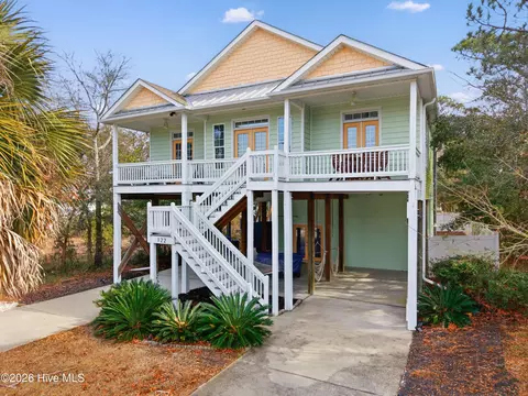 122 NE 12th St, Oak Island, NC 28465