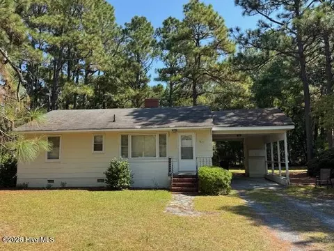 1657 W New York Ave, Southern Pines, NC 28387