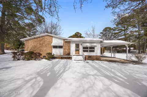 301 Millbrook St, Greenville, NC 27834