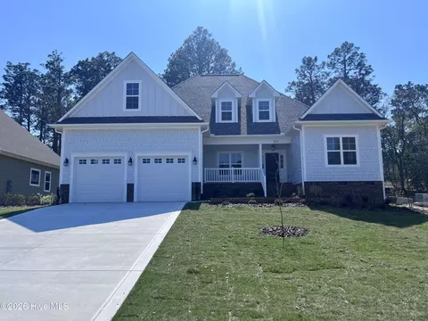 521 Pommel Ln, Southern Pines, NC 28387