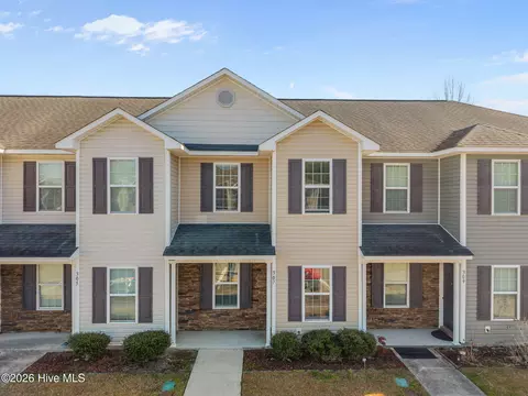 307 Glen Cannon Dr, Jacksonville, NC 28546