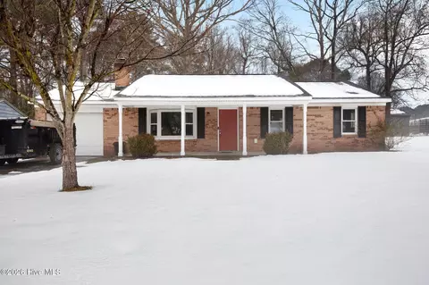 220 White Oak Ct, Jacksonville, NC 28546