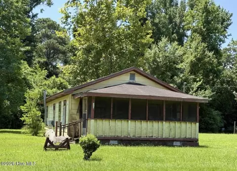 217 W South St, Rose Hill, NC 28458