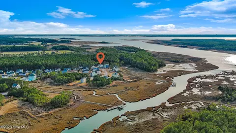 542 Shipmast Ct, Beaufort, NC 28516