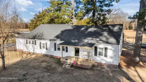 5947 Elks Rd, Grimesland, NC 27837