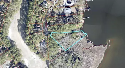 929 Crooked Creek Dr, New Bern, NC 28560