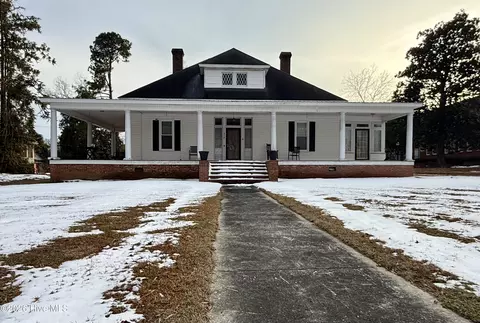 319 Mcrae St, Laurinburg, NC 28352