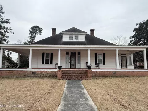 319 Mcrae St, Laurinburg, NC 28352