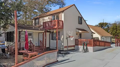 131 Purdie Dr, Emerald Isle, NC 28594