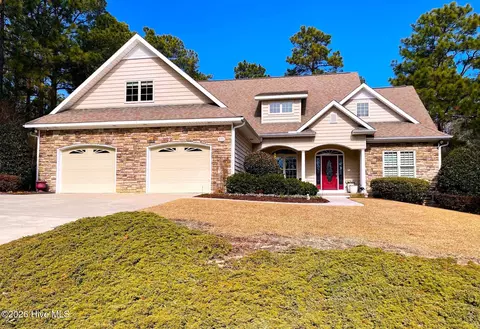 875 Monticello Dr #8, Pinehurst, NC 28374