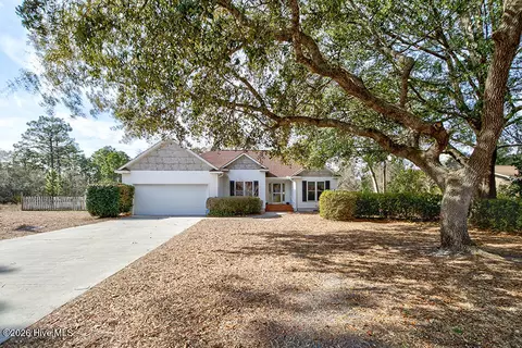 714 Summit Dr, Southport, NC 28461