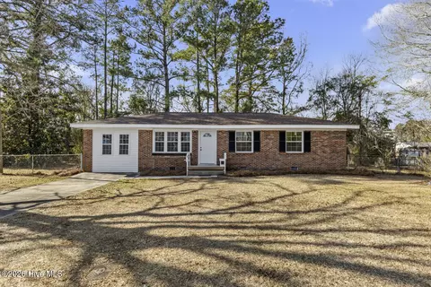 38 Cornell Dr, Jacksonville, NC 28546