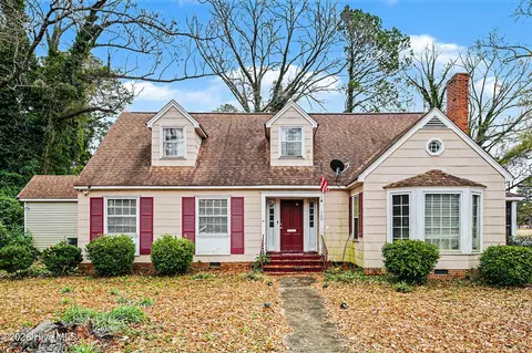 109 S Austin St, Maxton, NC 28364