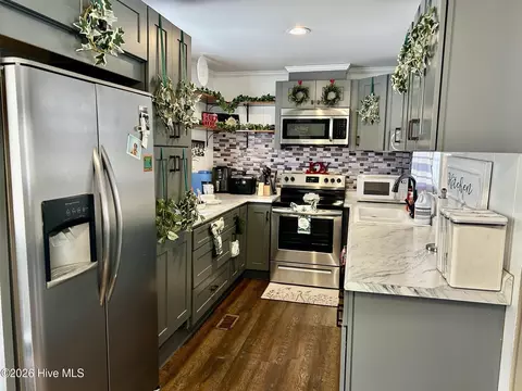 1005 Charlie Watts Rd, Maxton, NC 28364