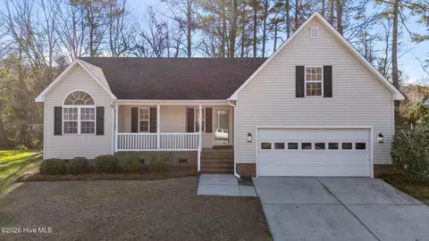 136 Leonard Dr, New Bern, NC 28560