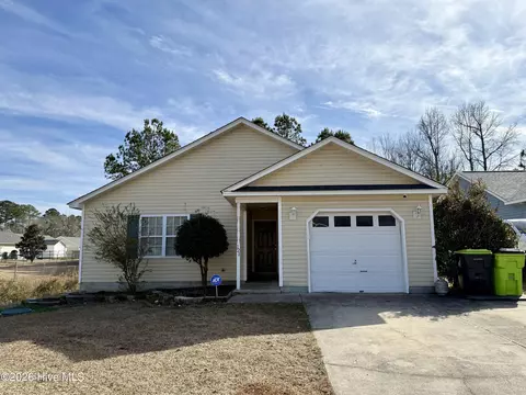 121 Oakley Dr, New Bern, NC 28560