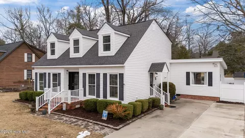 107 Hearthside Dr, Greenville, NC 27834