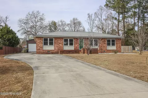 3 Mcarthur Dr, Jacksonville, NC 28546