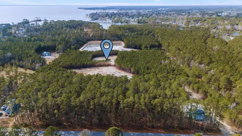 1750 White Farm Rd, Oriental, NC 28571