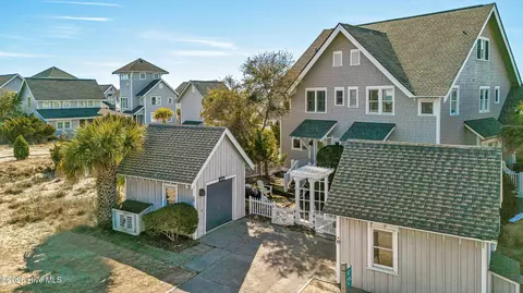 811 S Bald Head Wynd Wynd # B, Bald Head Island, NC 28461