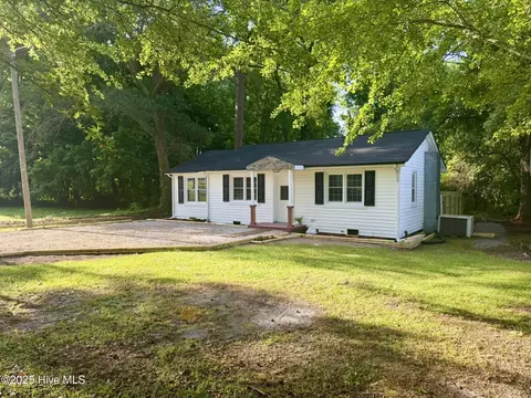 6305 Vance St, Bailey, NC 27807