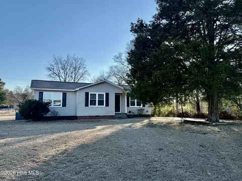 103 Ellenton Ave, Hamlet, NC 28345