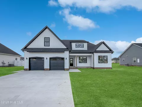 102 Staysail Dr, Elizabeth City, NC 27909