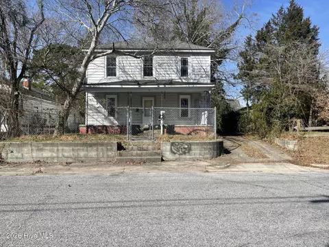 612 Van Norden St, Washington, NC 27889