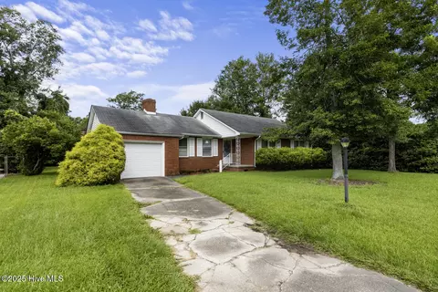 2402 Carey Rd, Kinston, NC 28504