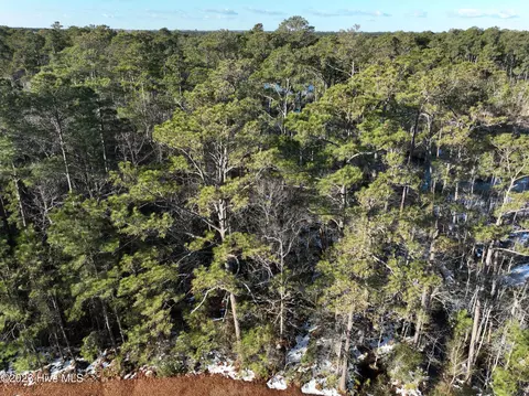 433 Sandy Point Dr, Beaufort, NC 28516