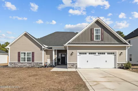 587 Appalachian Trl S, Jacksonville, NC 28546