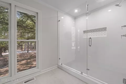 Bath - 34 Abington Dr, Pinehurst, NC 28374 photo 2 of 4