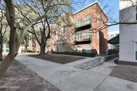 715 N 4th St #205, Wilmington, NC 28401