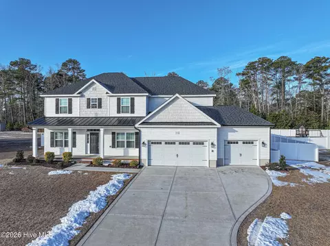 951 Appaloosa Trl, Grimesland, NC 27837