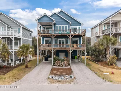 308 Oceanaire Ln, Surf City, NC 28445