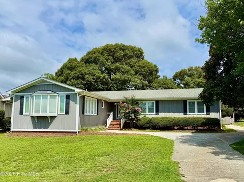 1966 Kings Landing Rd, Hampstead, NC 28443