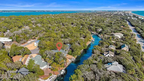 106 Cherry Ct, Pine Knoll Shores, NC 28512
