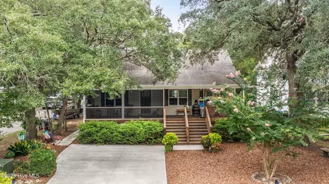 104 NE 40th St, Oak Island, NC 28465